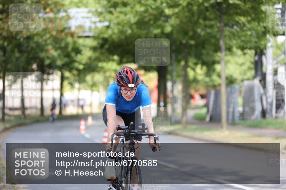 11.08.2024 - GEWOBA Citytriathlon Bremen H.Heesch http://msf.ph/oto/6770585 11.08.2024 10:38:19 Radfahren 3, 11, 29, 52, 56, 58, 94, 95 meine-sportfotos.de