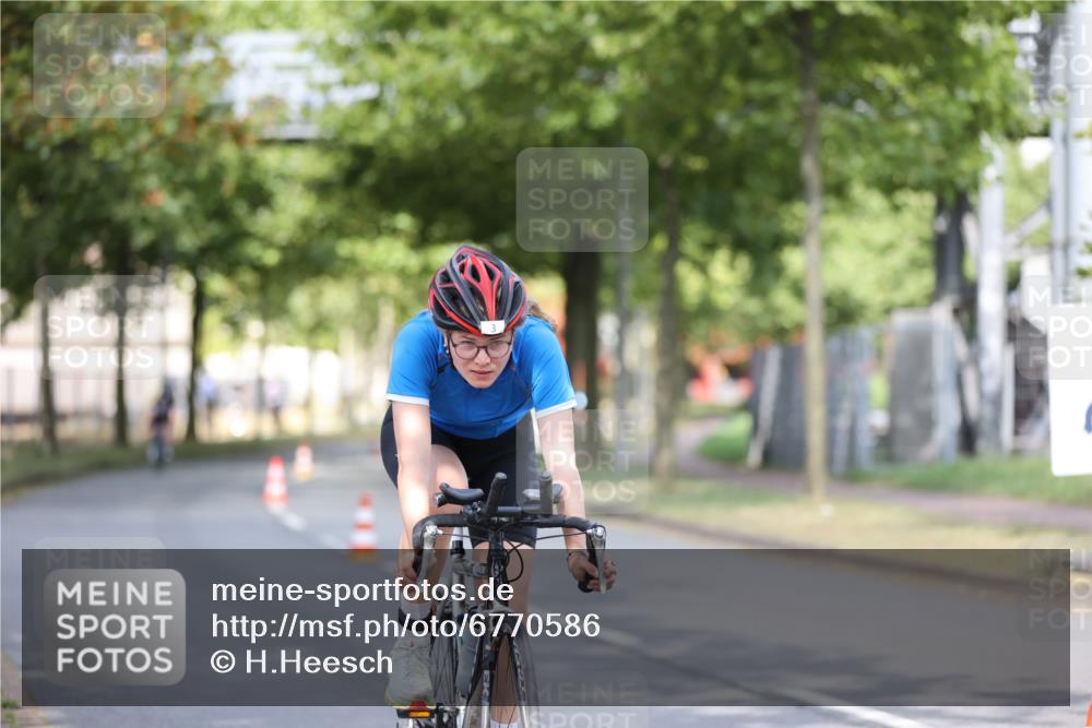 11.08.2024 - GEWOBA Citytriathlon Bremen H.Heesch http://msf.ph/oto/6770586 11.08.2024 10:38:19 Radfahren 3, 11, 29, 52, 56, 58, 94, 95 meine-sportfotos.de