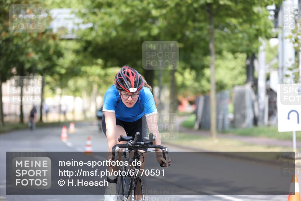 11.08.2024 - GEWOBA Citytriathlon Bremen H.Heesch http://msf.ph/oto/6770591 11.08.2024 10:38:19 Radfahren 3, 11, 29, 52, 56, 58, 94, 95 meine-sportfotos.de