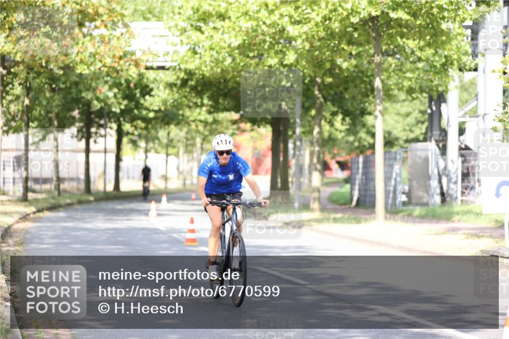 11.08.2024 - GEWOBA Citytriathlon Bremen H.Heesch http://msf.ph/oto/6770599 11.08.2024 10:45:22 Radfahren 51, 54, 93 meine-sportfotos.de
