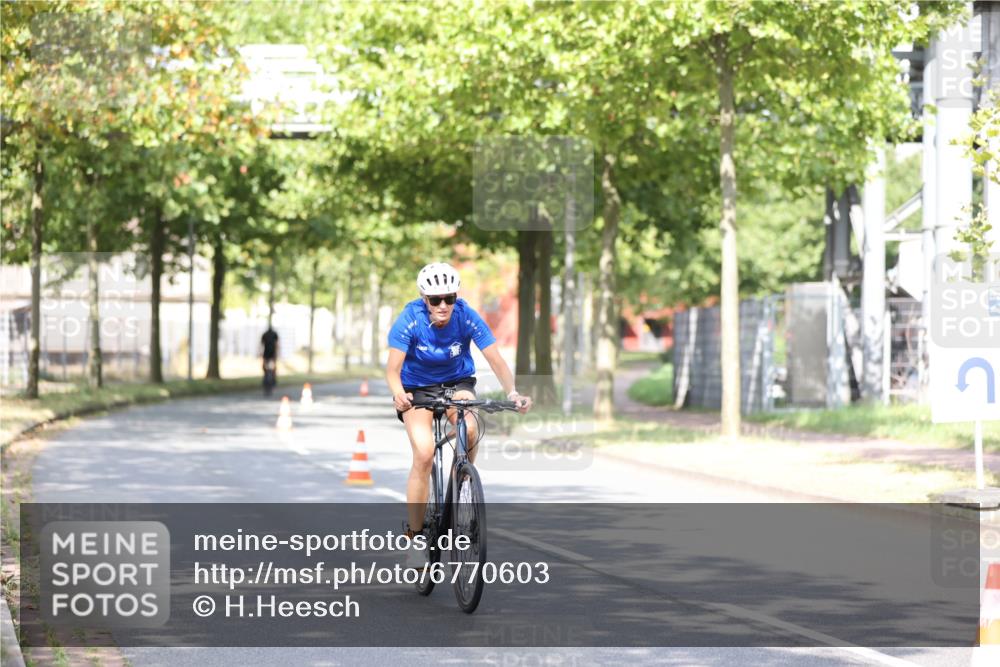 11.08.2024 - GEWOBA Citytriathlon Bremen H.Heesch http://msf.ph/oto/6770603 11.08.2024 10:45:23 Radfahren 51, 93 meine-sportfotos.de