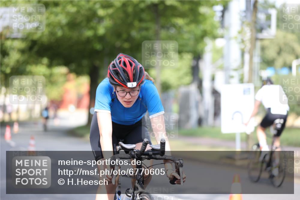 11.08.2024 - GEWOBA Citytriathlon Bremen H.Heesch http://msf.ph/oto/6770605 11.08.2024 10:38:19 Radfahren 3, 11, 29, 52, 56, 58, 94, 95 meine-sportfotos.de