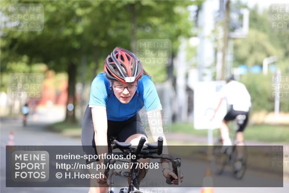 11.08.2024 - GEWOBA Citytriathlon Bremen H.Heesch http://msf.ph/oto/6770608 11.08.2024 10:38:19 Radfahren 3, 11, 29, 52, 56, 58, 94, 95 meine-sportfotos.de