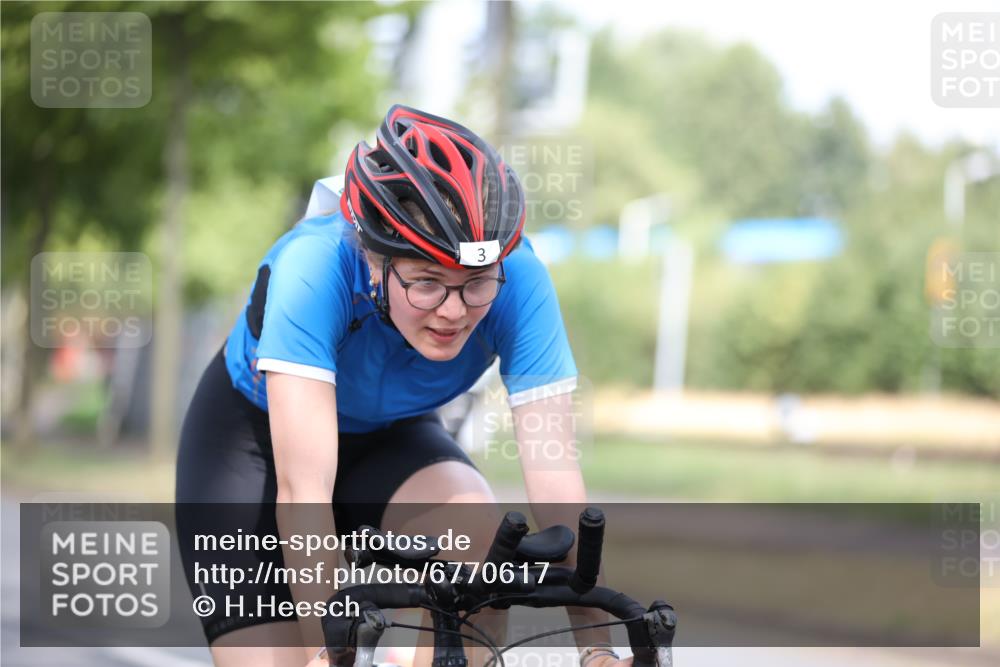 11.08.2024 - GEWOBA Citytriathlon Bremen H.Heesch http://msf.ph/oto/6770617 11.08.2024 10:38:19 Radfahren 3, 11, 29, 52, 56, 58, 94, 95 meine-sportfotos.de