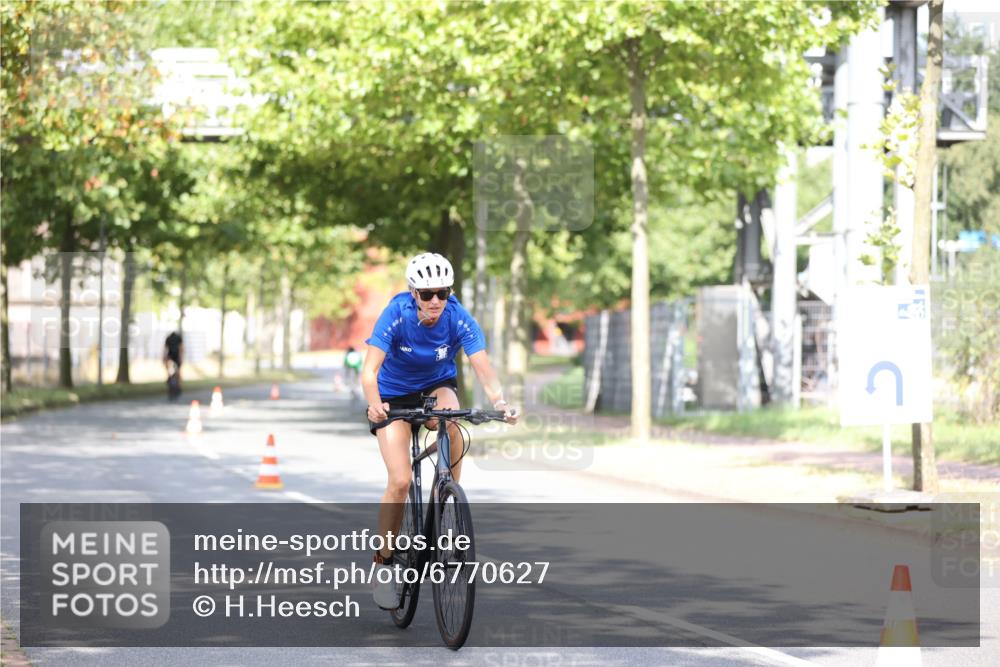 11.08.2024 - GEWOBA Citytriathlon Bremen H.Heesch http://msf.ph/oto/6770627 11.08.2024 10:45:23 Radfahren 51, 93 meine-sportfotos.de