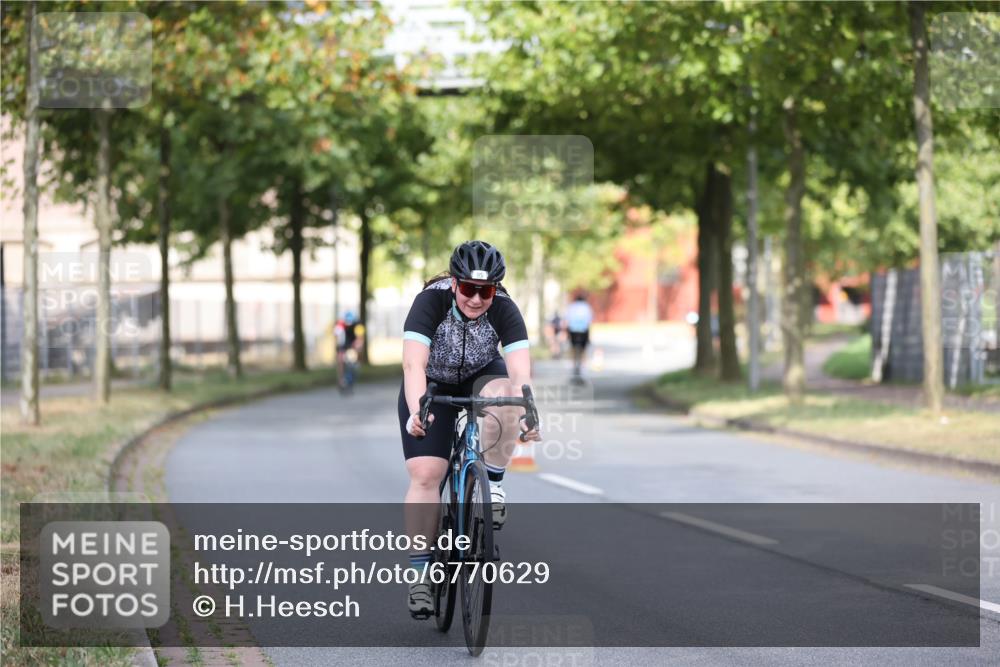 11.08.2024 - GEWOBA Citytriathlon Bremen H.Heesch http://msf.ph/oto/6770629 11.08.2024 10:38:24 Radfahren 3, 4, 11, 29, 43, 52, 58, 94, 95 meine-sportfotos.de
