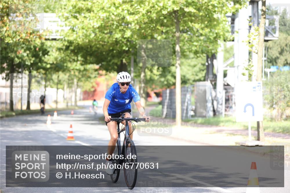 11.08.2024 - GEWOBA Citytriathlon Bremen H.Heesch http://msf.ph/oto/6770631 11.08.2024 10:45:23 Radfahren 51, 93 meine-sportfotos.de