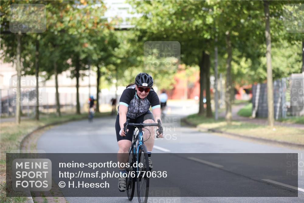 11.08.2024 - GEWOBA Citytriathlon Bremen H.Heesch http://msf.ph/oto/6770636 11.08.2024 10:38:24 Radfahren 3, 4, 11, 29, 43, 52, 58, 94, 95 meine-sportfotos.de