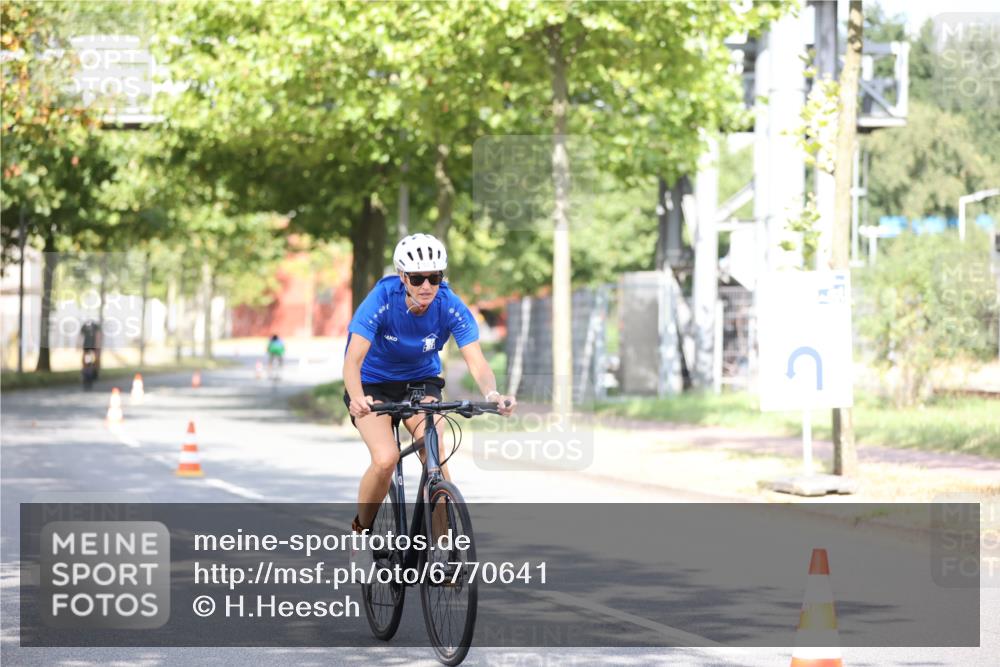 11.08.2024 - GEWOBA Citytriathlon Bremen H.Heesch http://msf.ph/oto/6770641 11.08.2024 10:45:23 Radfahren 51, 93 meine-sportfotos.de