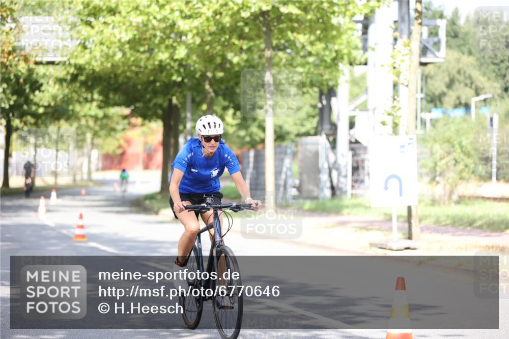 11.08.2024 - GEWOBA Citytriathlon Bremen H.Heesch http://msf.ph/oto/6770646 11.08.2024 10:45:23 Radfahren 51, 93 meine-sportfotos.de