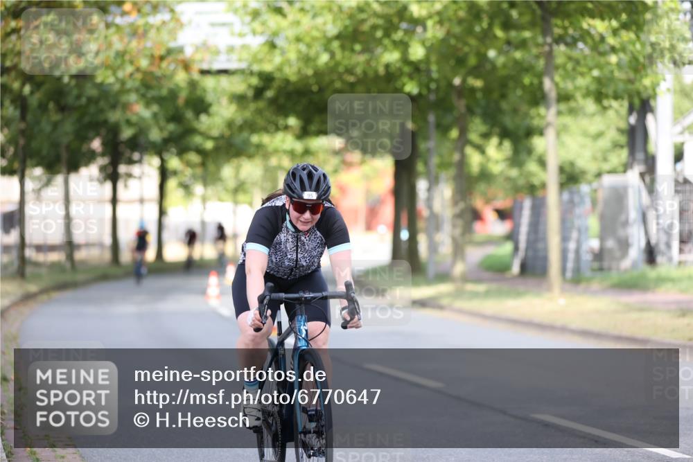11.08.2024 - GEWOBA Citytriathlon Bremen H.Heesch http://msf.ph/oto/6770647 11.08.2024 10:38:24 Radfahren 3, 4, 11, 29, 43, 52, 58, 94, 95 meine-sportfotos.de