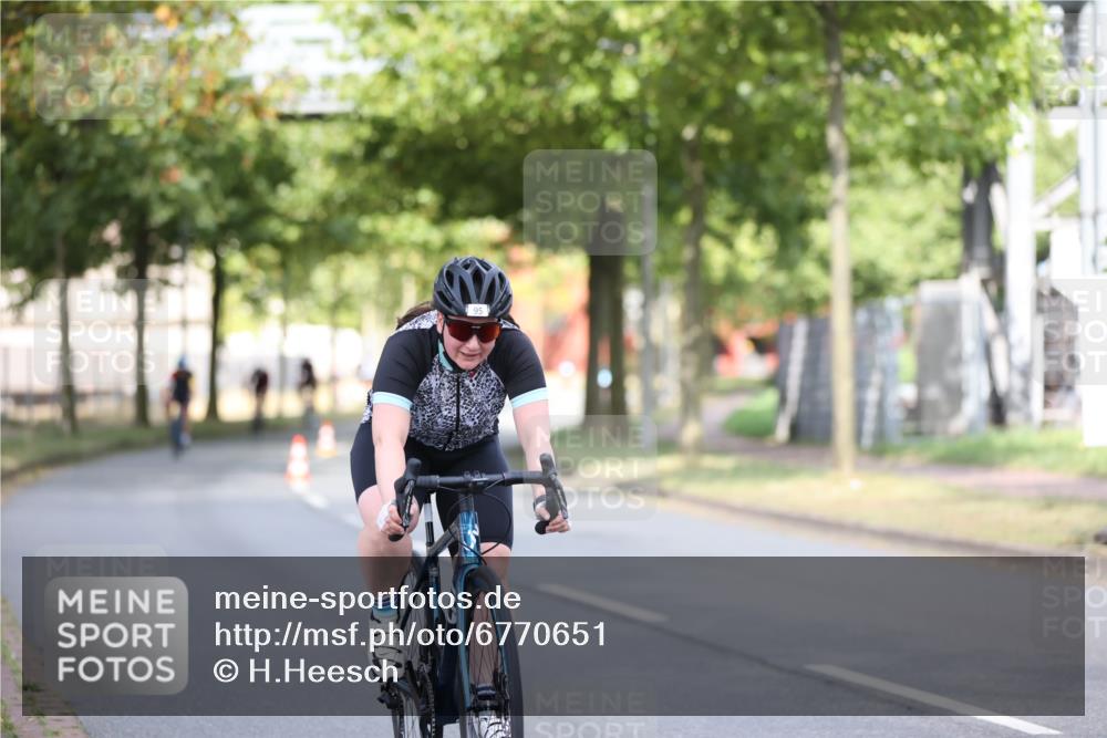 11.08.2024 - GEWOBA Citytriathlon Bremen H.Heesch http://msf.ph/oto/6770651 11.08.2024 10:38:24 Radfahren 3, 4, 11, 29, 43, 52, 58, 94, 95 meine-sportfotos.de