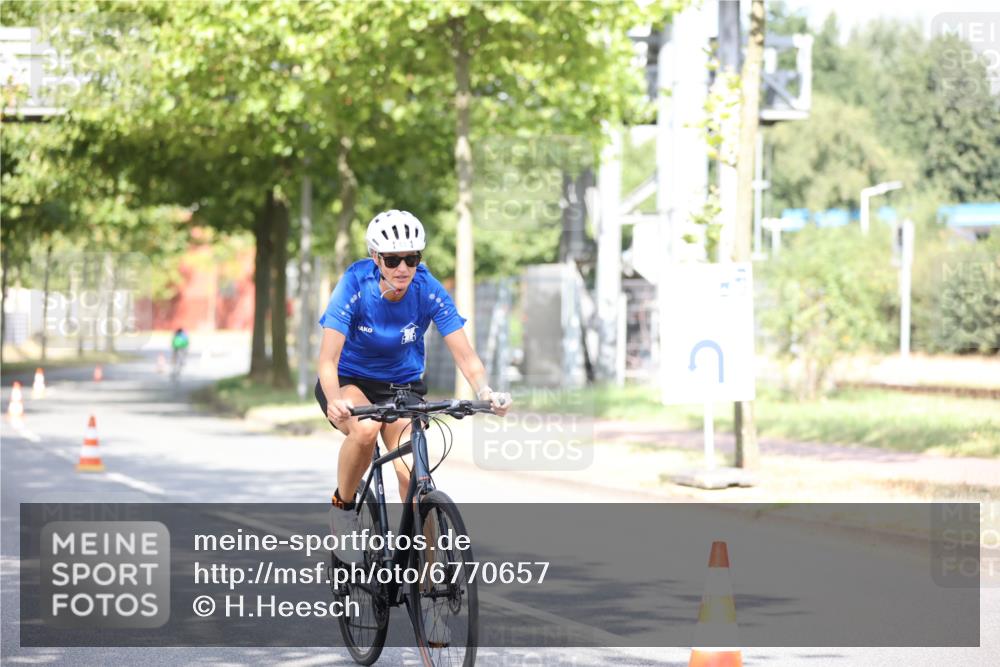 11.08.2024 - GEWOBA Citytriathlon Bremen H.Heesch http://msf.ph/oto/6770657 11.08.2024 10:45:23 Radfahren 51, 93 meine-sportfotos.de