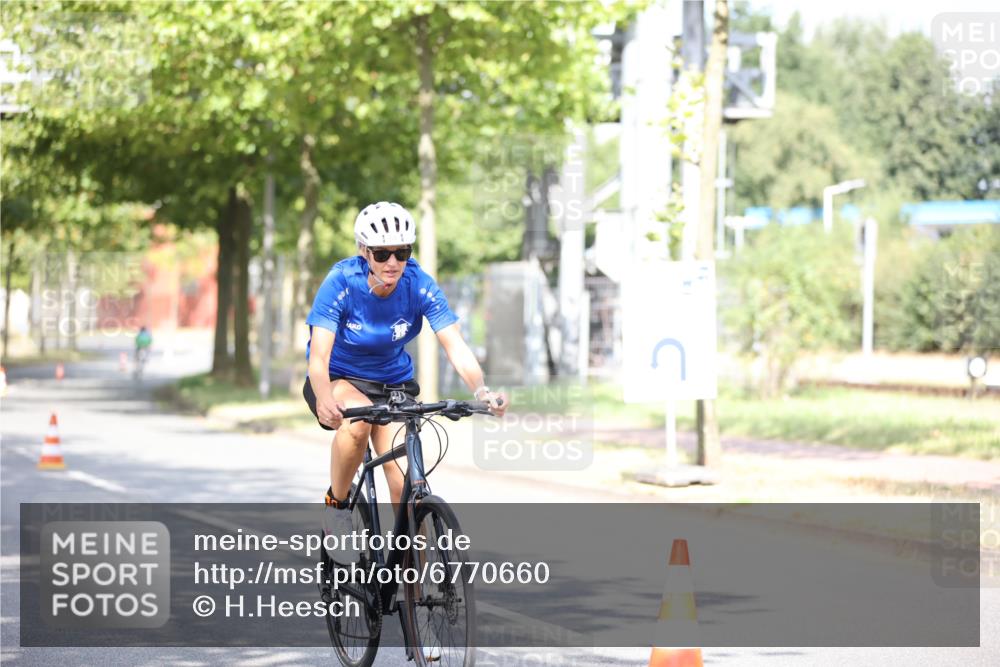 11.08.2024 - GEWOBA Citytriathlon Bremen H.Heesch http://msf.ph/oto/6770660 11.08.2024 10:45:23 Radfahren 51, 93 meine-sportfotos.de