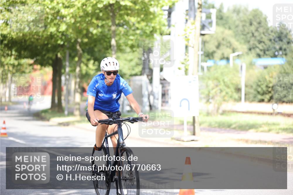 11.08.2024 - GEWOBA Citytriathlon Bremen H.Heesch http://msf.ph/oto/6770663 11.08.2024 10:45:23 Radfahren 51, 93 meine-sportfotos.de