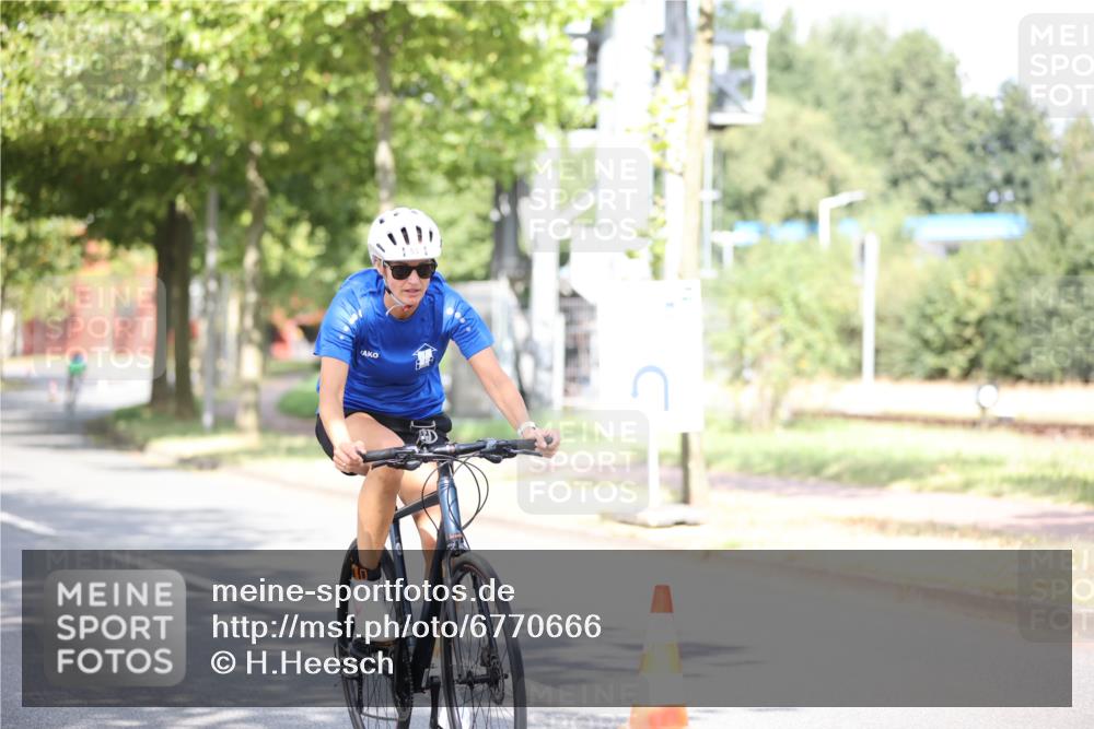11.08.2024 - GEWOBA Citytriathlon Bremen H.Heesch http://msf.ph/oto/6770666 11.08.2024 10:45:23 Radfahren 51, 93 meine-sportfotos.de