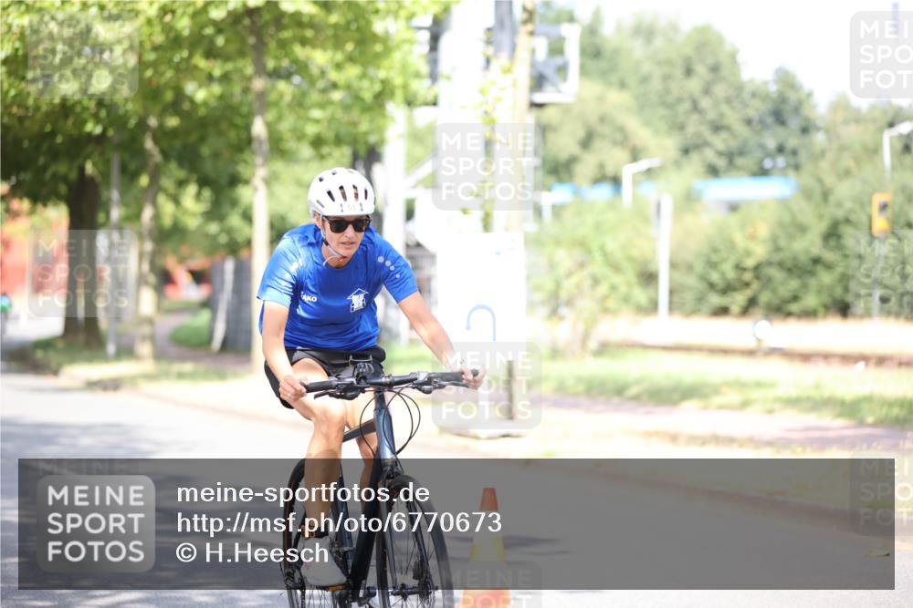 11.08.2024 - GEWOBA Citytriathlon Bremen H.Heesch http://msf.ph/oto/6770673 11.08.2024 10:45:23 Radfahren 51, 93 meine-sportfotos.de