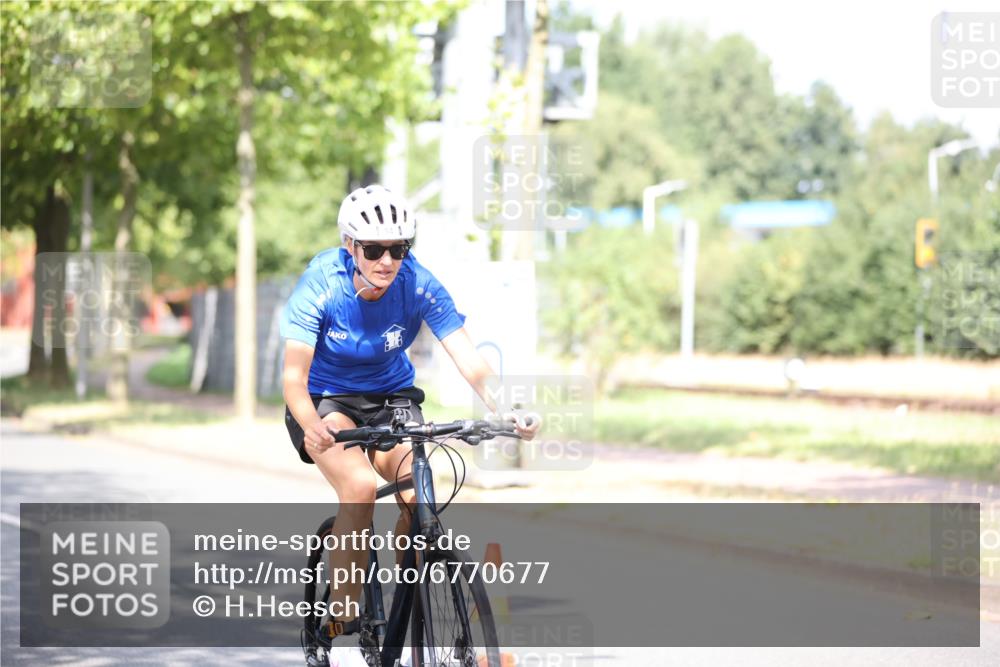 11.08.2024 - GEWOBA Citytriathlon Bremen H.Heesch http://msf.ph/oto/6770677 11.08.2024 10:45:23 Radfahren 51, 93 meine-sportfotos.de