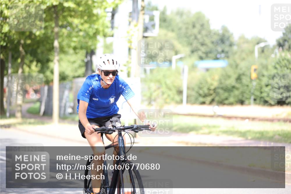 11.08.2024 - GEWOBA Citytriathlon Bremen H.Heesch http://msf.ph/oto/6770680 11.08.2024 10:45:23 Radfahren 51, 93 meine-sportfotos.de