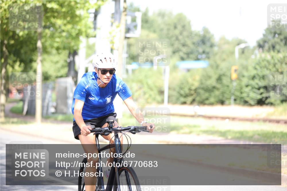 11.08.2024 - GEWOBA Citytriathlon Bremen H.Heesch http://msf.ph/oto/6770683 11.08.2024 10:45:23 Radfahren 51, 93 meine-sportfotos.de