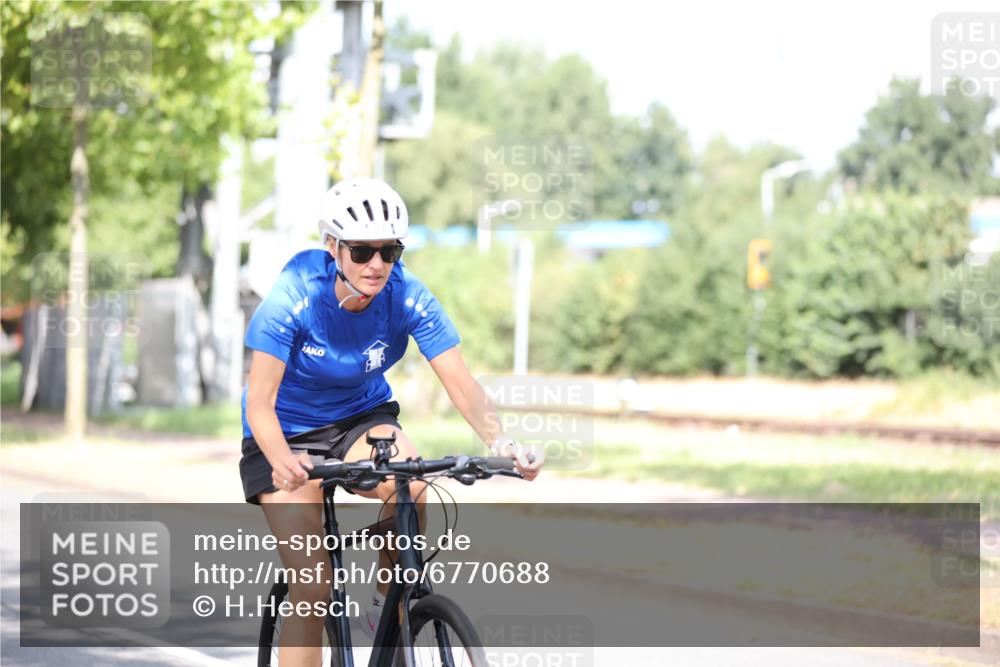 11.08.2024 - GEWOBA Citytriathlon Bremen H.Heesch http://msf.ph/oto/6770688 11.08.2024 10:45:23 Radfahren 51, 93 meine-sportfotos.de