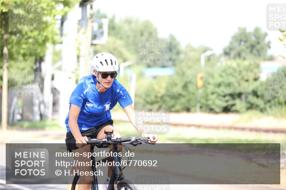 11.08.2024 - GEWOBA Citytriathlon Bremen H.Heesch http://msf.ph/oto/6770692 11.08.2024 10:45:24 Radfahren 51, 93 meine-sportfotos.de