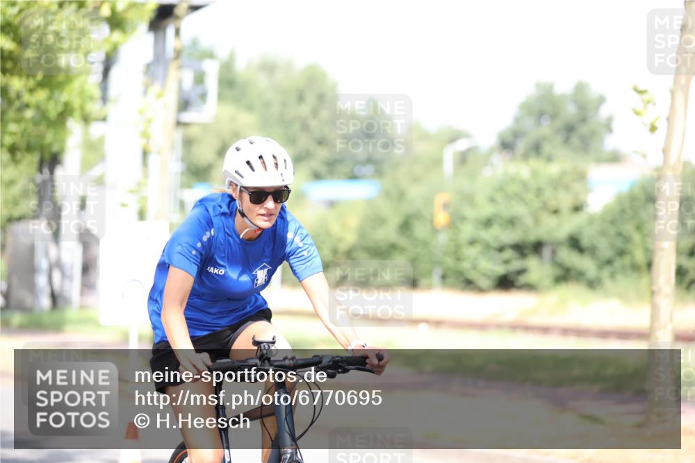 11.08.2024 - GEWOBA Citytriathlon Bremen H.Heesch http://msf.ph/oto/6770695 11.08.2024 10:45:24 Radfahren 51, 93 meine-sportfotos.de