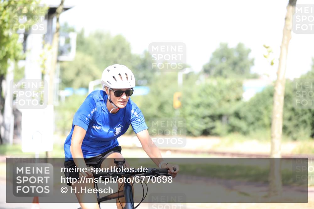 11.08.2024 - GEWOBA Citytriathlon Bremen H.Heesch http://msf.ph/oto/6770698 11.08.2024 10:45:24 Radfahren 51, 93 meine-sportfotos.de