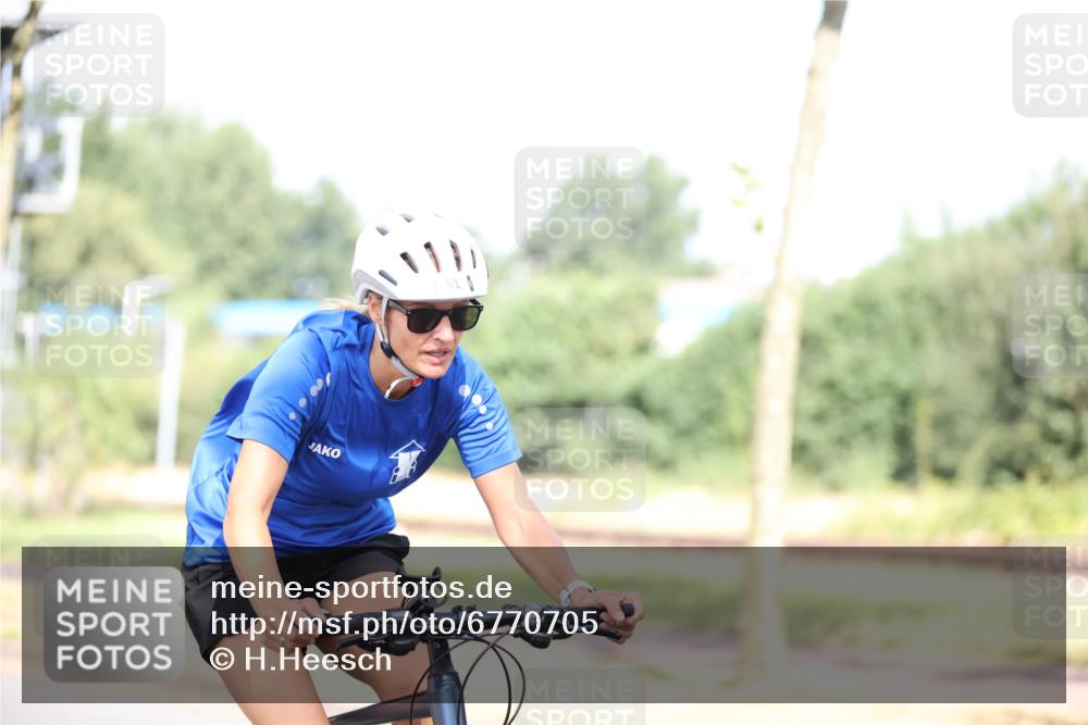 11.08.2024 - GEWOBA Citytriathlon Bremen H.Heesch http://msf.ph/oto/6770705 11.08.2024 10:45:24 Radfahren 51, 93 meine-sportfotos.de