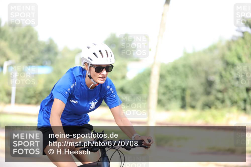 11.08.2024 - GEWOBA Citytriathlon Bremen H.Heesch http://msf.ph/oto/6770708 11.08.2024 10:45:24 Radfahren 51, 93 meine-sportfotos.de