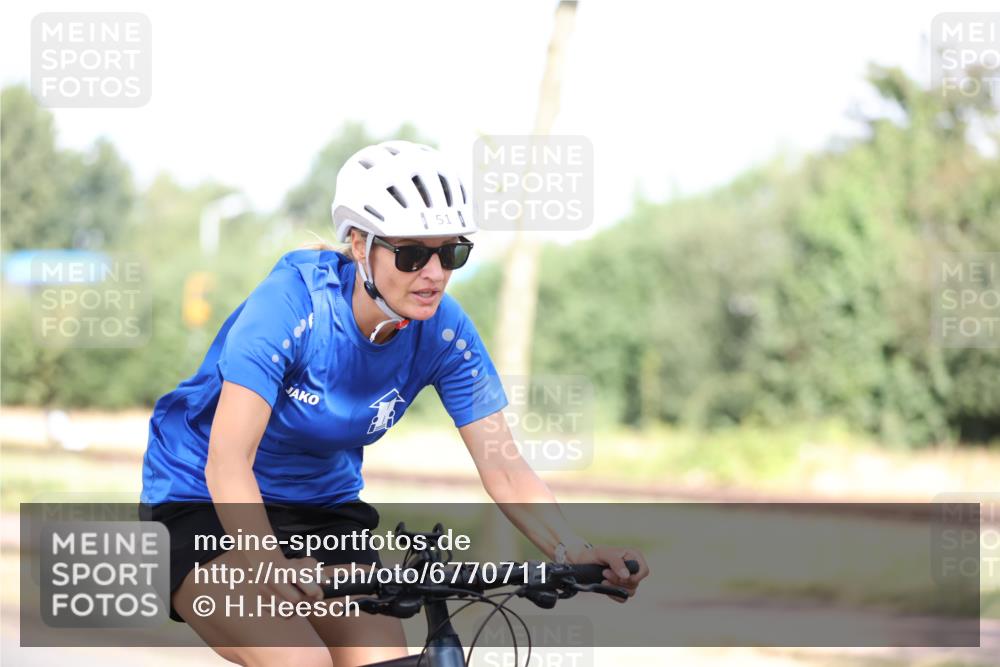 11.08.2024 - GEWOBA Citytriathlon Bremen H.Heesch http://msf.ph/oto/6770711 11.08.2024 10:45:24 Radfahren 51, 93 meine-sportfotos.de