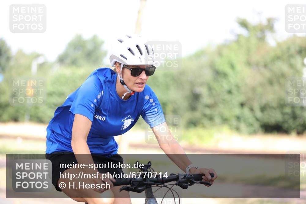 11.08.2024 - GEWOBA Citytriathlon Bremen H.Heesch http://msf.ph/oto/6770714 11.08.2024 10:45:24 Radfahren 51, 93 meine-sportfotos.de