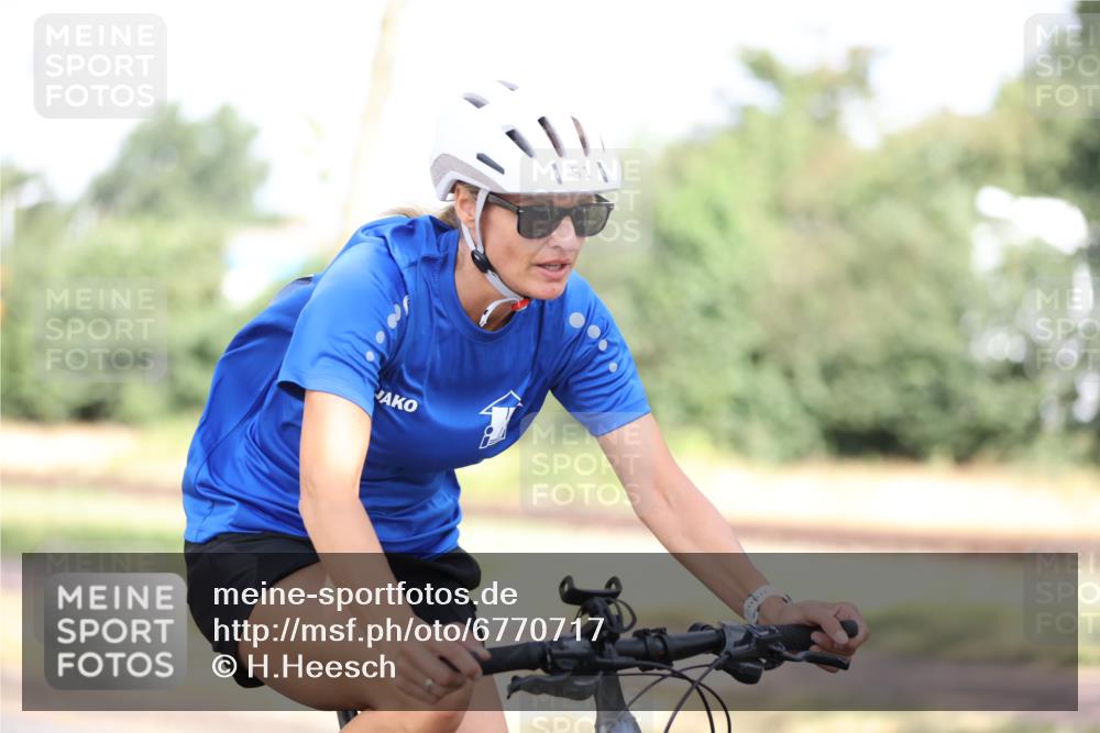 11.08.2024 - GEWOBA Citytriathlon Bremen H.Heesch http://msf.ph/oto/6770717 11.08.2024 10:45:24 Radfahren 51, 93 meine-sportfotos.de