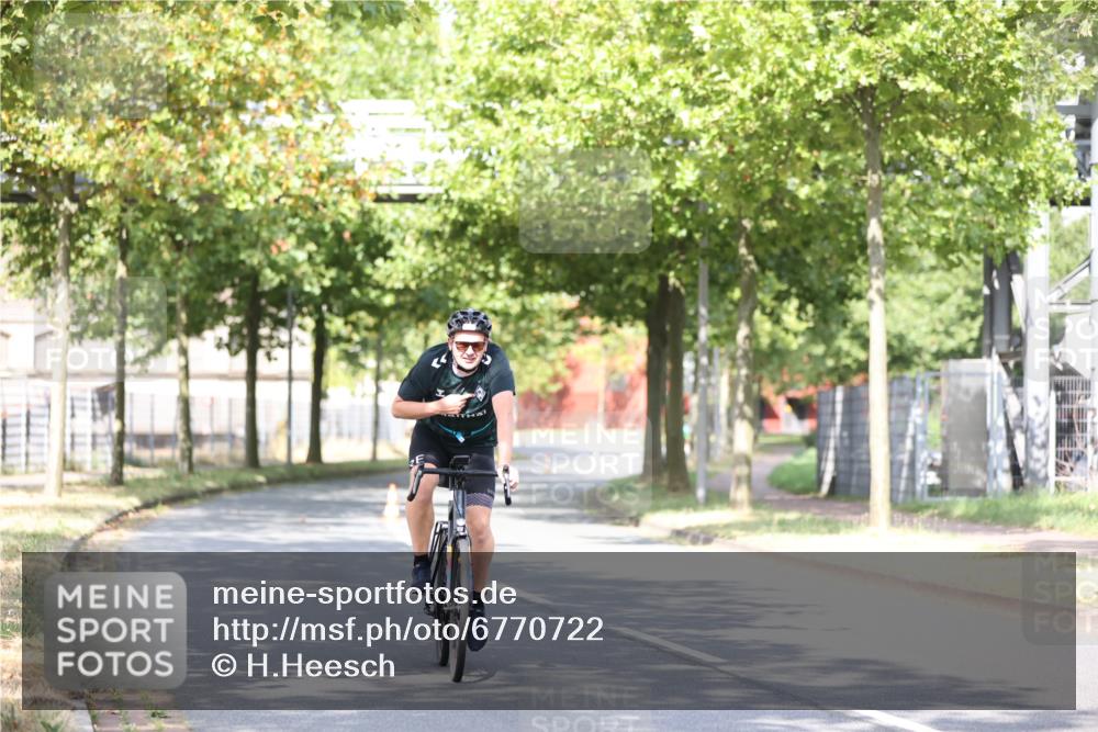 11.08.2024 - GEWOBA Citytriathlon Bremen H.Heesch http://msf.ph/oto/6770722 11.08.2024 10:45:30 Radfahren 51, 93 meine-sportfotos.de