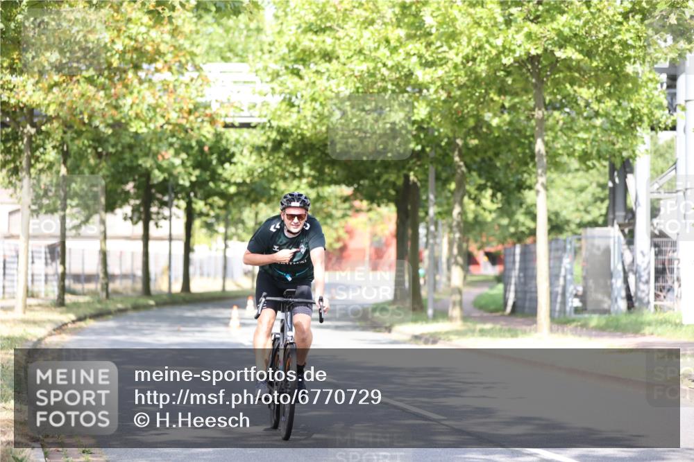 11.08.2024 - GEWOBA Citytriathlon Bremen H.Heesch http://msf.ph/oto/6770729 11.08.2024 10:45:30 Radfahren 51, 93 meine-sportfotos.de