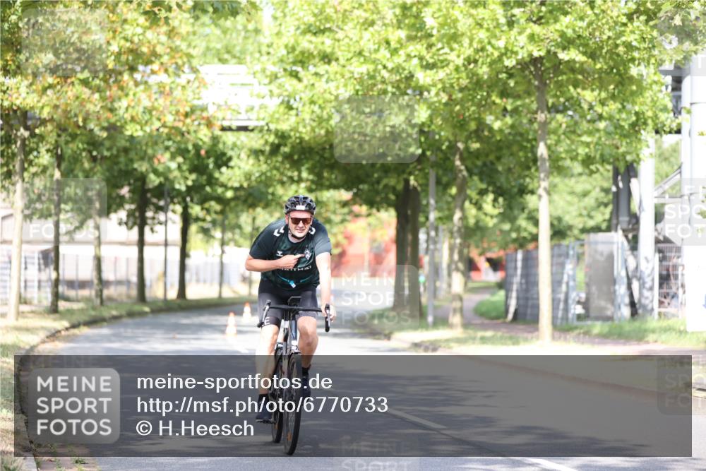 11.08.2024 - GEWOBA Citytriathlon Bremen H.Heesch http://msf.ph/oto/6770733 11.08.2024 10:45:30 Radfahren 51, 93 meine-sportfotos.de