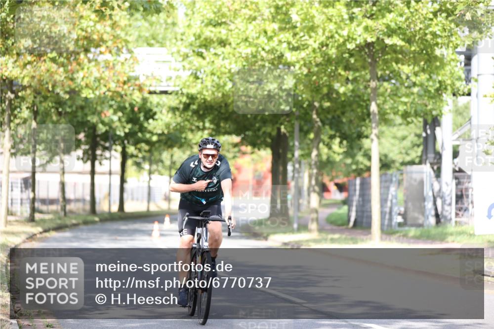 11.08.2024 - GEWOBA Citytriathlon Bremen H.Heesch http://msf.ph/oto/6770737 11.08.2024 10:45:30 Radfahren 51, 93 meine-sportfotos.de