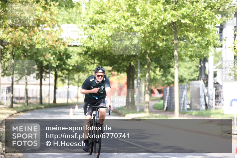 11.08.2024 - GEWOBA Citytriathlon Bremen H.Heesch http://msf.ph/oto/6770741 11.08.2024 10:45:30 Radfahren 51, 93 meine-sportfotos.de