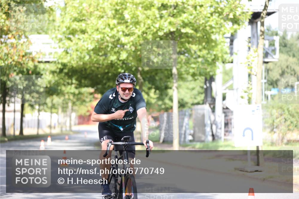 11.08.2024 - GEWOBA Citytriathlon Bremen H.Heesch http://msf.ph/oto/6770749 11.08.2024 10:45:30 Radfahren 51, 93 meine-sportfotos.de