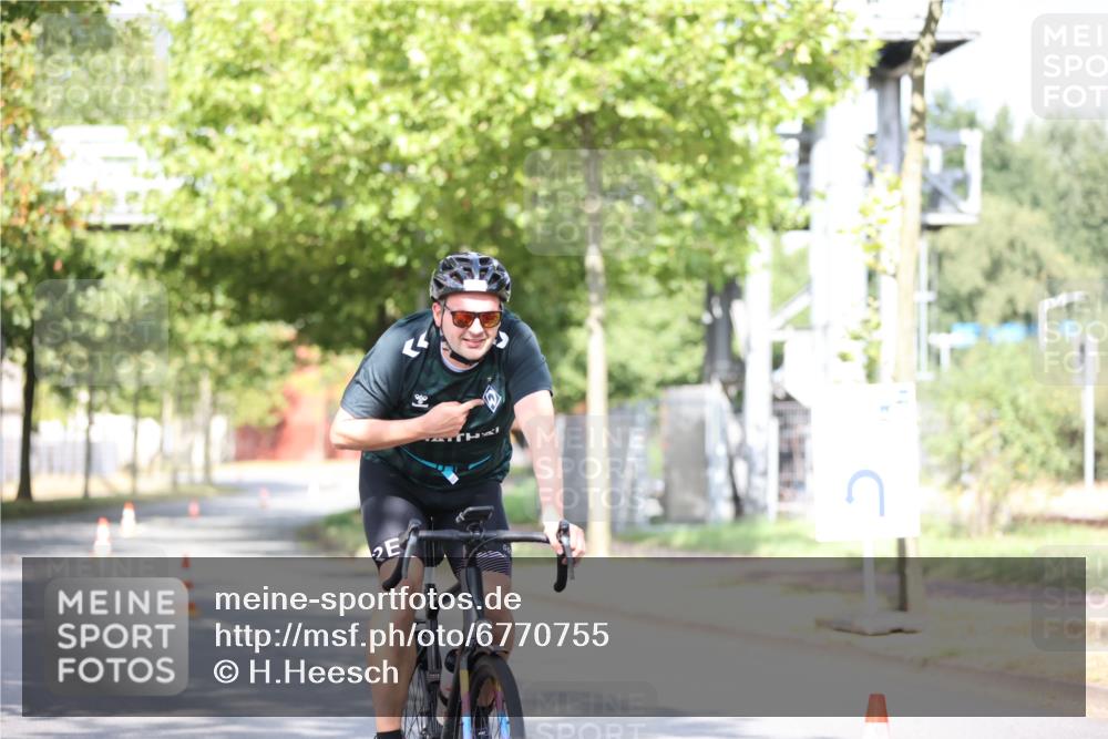 11.08.2024 - GEWOBA Citytriathlon Bremen H.Heesch http://msf.ph/oto/6770755 11.08.2024 10:45:30 Radfahren 51, 93 meine-sportfotos.de