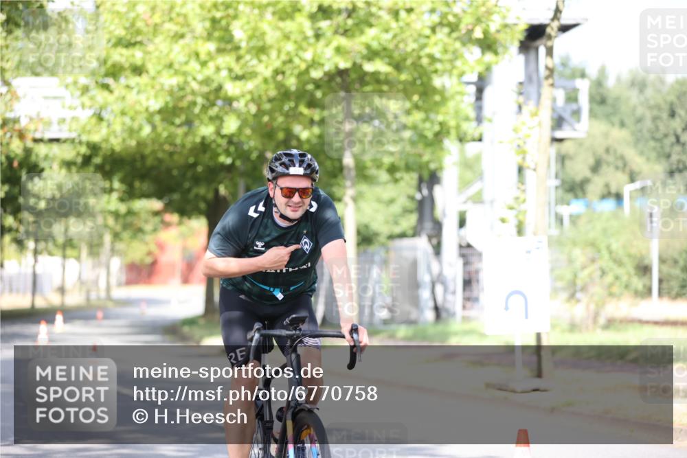 11.08.2024 - GEWOBA Citytriathlon Bremen H.Heesch http://msf.ph/oto/6770758 11.08.2024 10:45:30 Radfahren 51, 93 meine-sportfotos.de