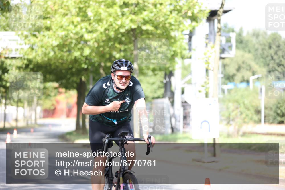 11.08.2024 - GEWOBA Citytriathlon Bremen H.Heesch http://msf.ph/oto/6770761 11.08.2024 10:45:30 Radfahren 51, 93 meine-sportfotos.de