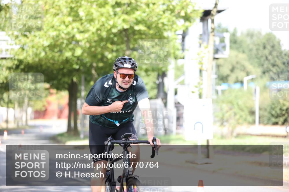 11.08.2024 - GEWOBA Citytriathlon Bremen H.Heesch http://msf.ph/oto/6770764 11.08.2024 10:45:31 Radfahren 93 meine-sportfotos.de