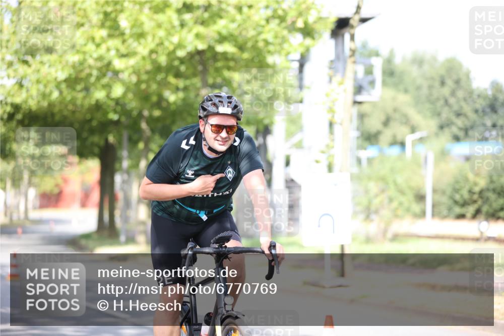 11.08.2024 - GEWOBA Citytriathlon Bremen H.Heesch http://msf.ph/oto/6770769 11.08.2024 10:45:31 Radfahren 93 meine-sportfotos.de