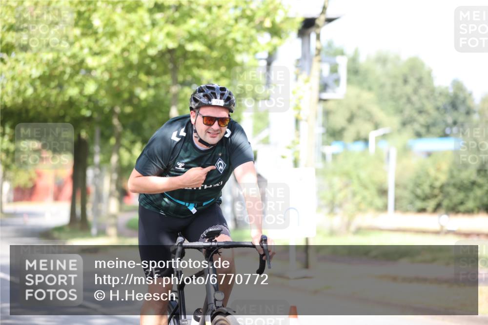 11.08.2024 - GEWOBA Citytriathlon Bremen H.Heesch http://msf.ph/oto/6770772 11.08.2024 10:45:31 Radfahren 93 meine-sportfotos.de
