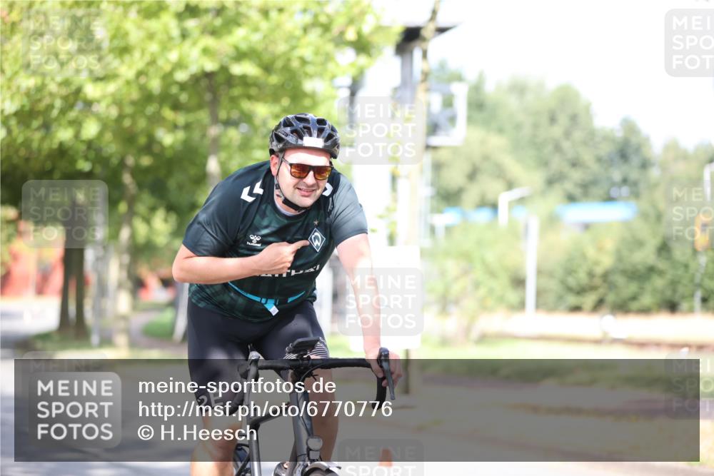 11.08.2024 - GEWOBA Citytriathlon Bremen H.Heesch http://msf.ph/oto/6770776 11.08.2024 10:45:31 Radfahren 93 meine-sportfotos.de