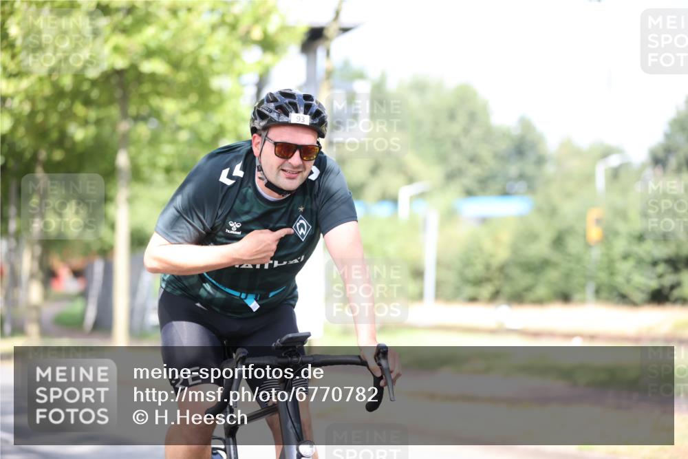11.08.2024 - GEWOBA Citytriathlon Bremen H.Heesch http://msf.ph/oto/6770782 11.08.2024 10:45:31 Radfahren 93 meine-sportfotos.de