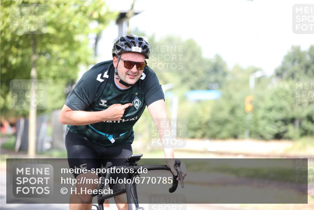 11.08.2024 - GEWOBA Citytriathlon Bremen H.Heesch http://msf.ph/oto/6770785 11.08.2024 10:45:31 Radfahren 93 meine-sportfotos.de