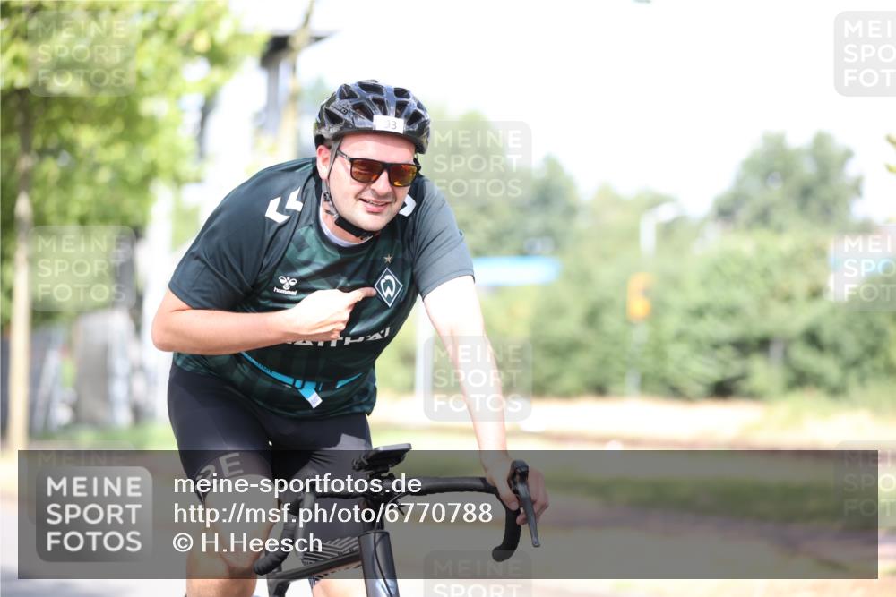 11.08.2024 - GEWOBA Citytriathlon Bremen H.Heesch http://msf.ph/oto/6770788 11.08.2024 10:45:31 Radfahren 93 meine-sportfotos.de