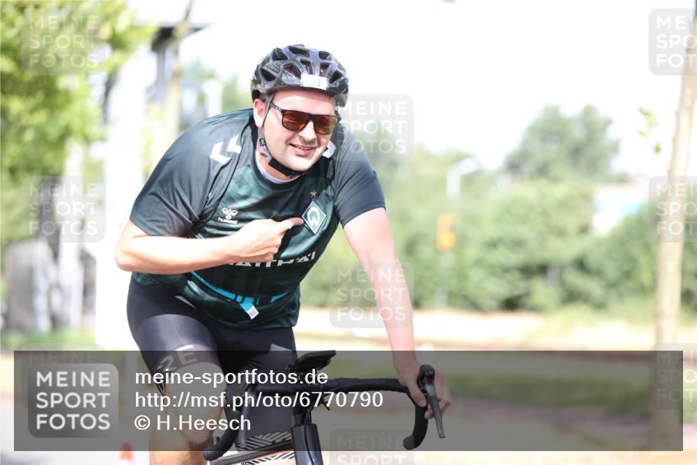 11.08.2024 - GEWOBA Citytriathlon Bremen H.Heesch http://msf.ph/oto/6770790 11.08.2024 10:45:31 Radfahren 93 meine-sportfotos.de